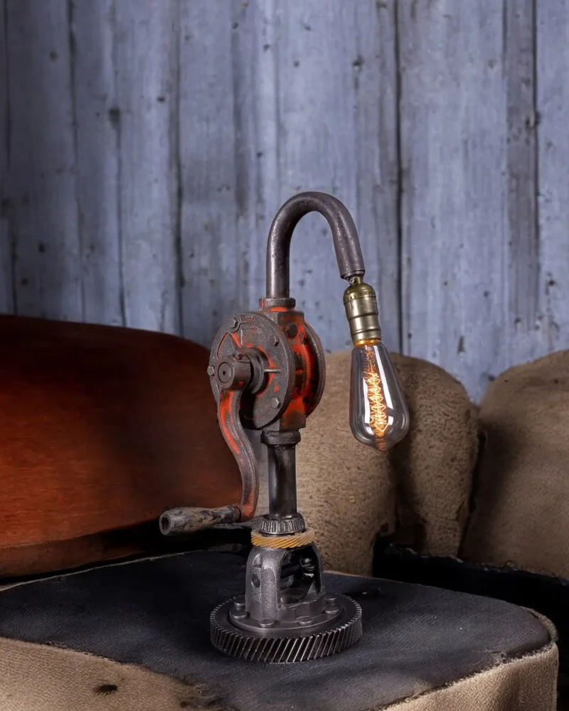 Foundry Crank Lamp